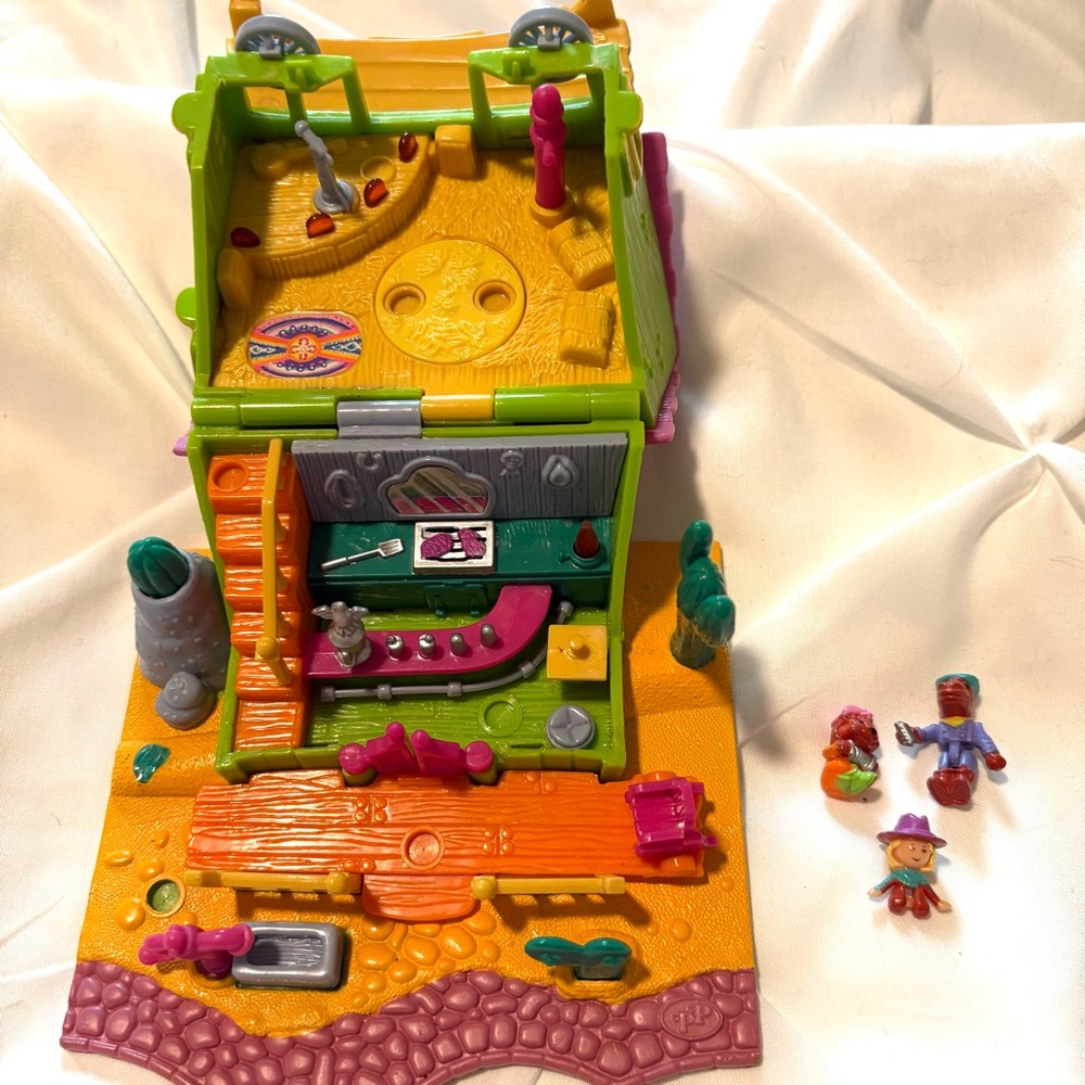 Polly Pocket Light Up Horse House. Made in 1994 by Blue Bird.
